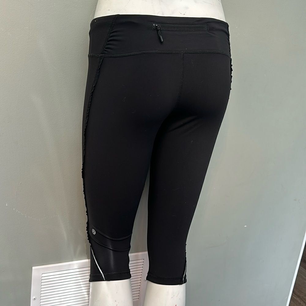 Lululemon size 8 capris - Picture 2 of 3